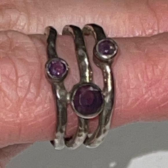 Signed 925 Sterling Silver Triple Band Ring w Bezel Set Amethysts – Size 7 - Picture 5 of 8